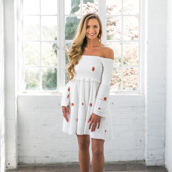 Free People Dresses & Skirts - 🆕 Free People Counting Daisies Embroidered Dress